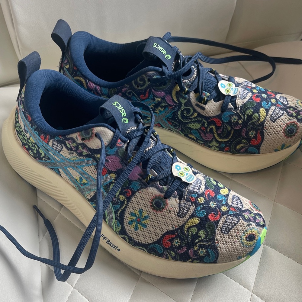 Asics Noosa Tri 16 limited edition: Dia De Los Muertos